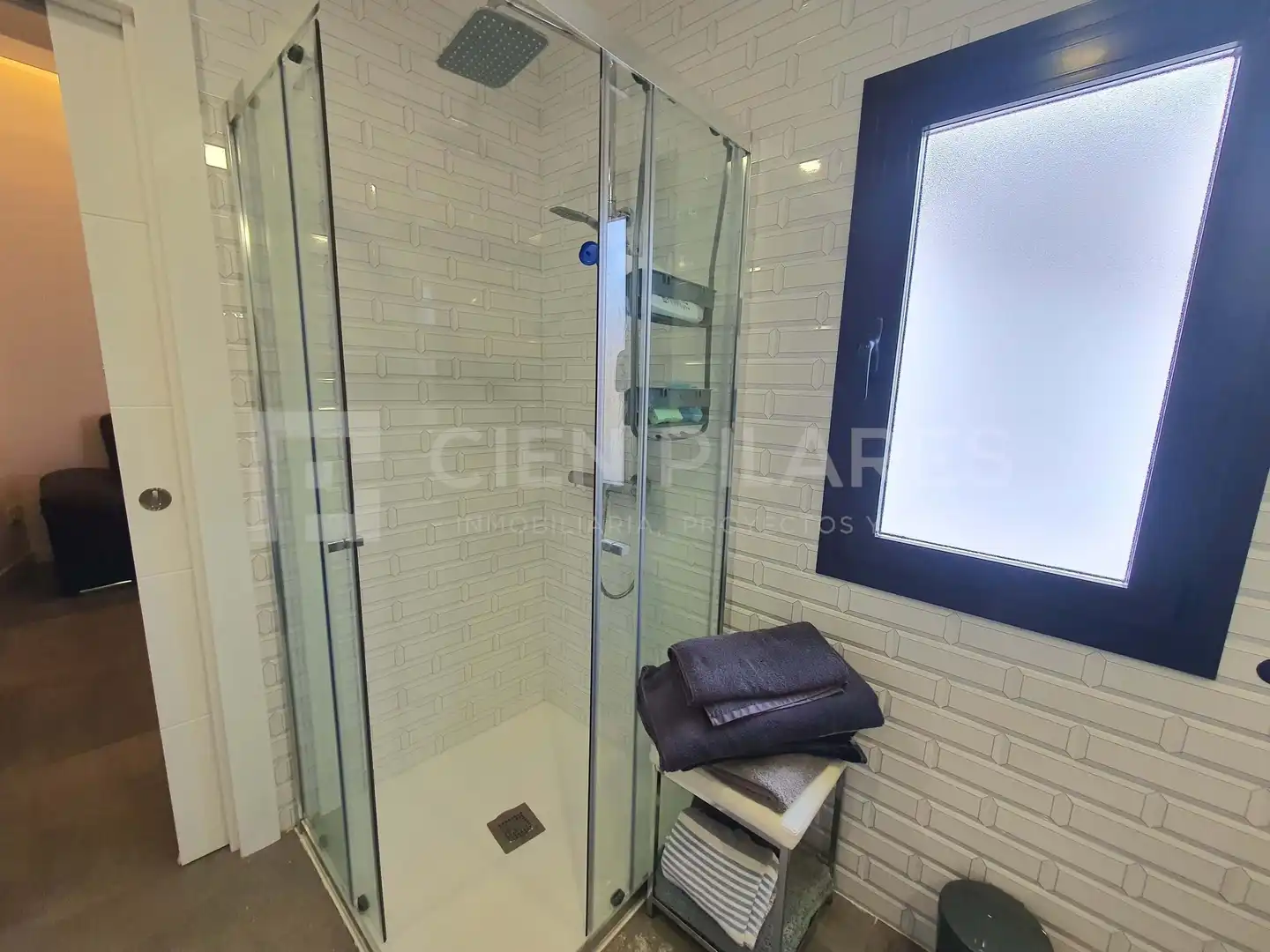 Bathroom of Study for sale in Arnedo  with Air Conditioner, Heating and Furnished