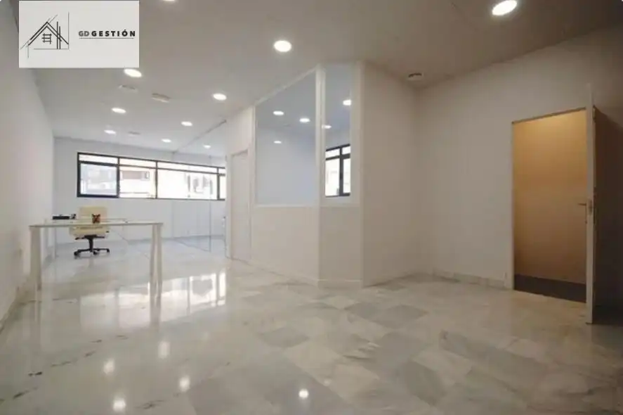 Büro zum Verkauf in Marbella mit Klimaanlage, Heizung und Möbliert