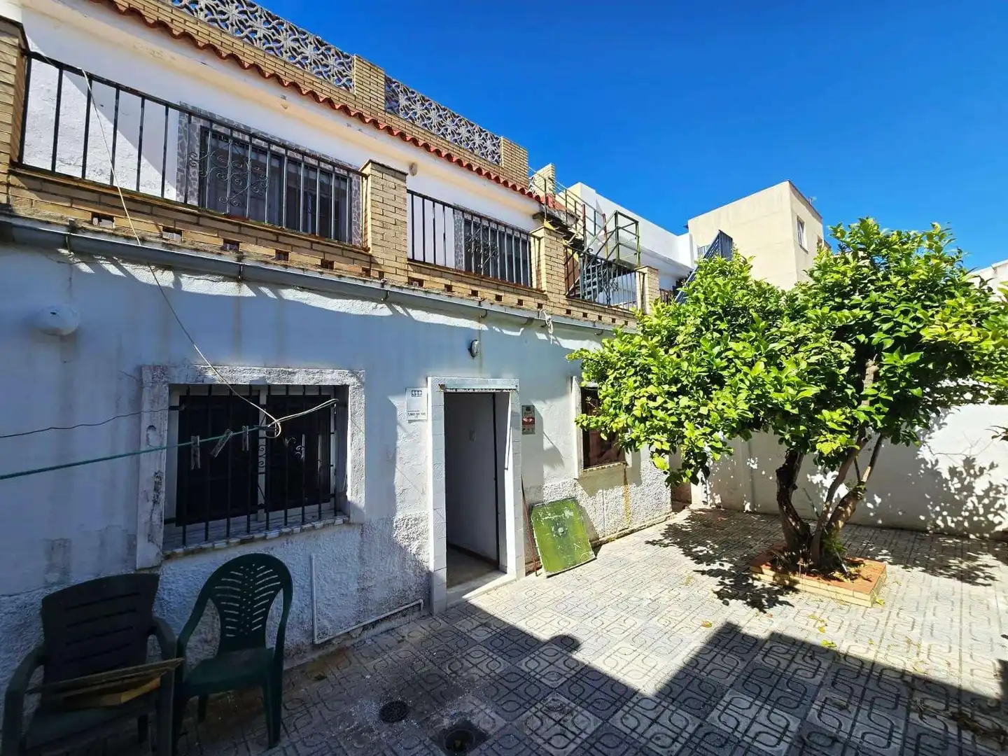 Vista exterior de Casa o chalet en venta en Valencina de la Concepción con Terraza, Trastero y Piscina