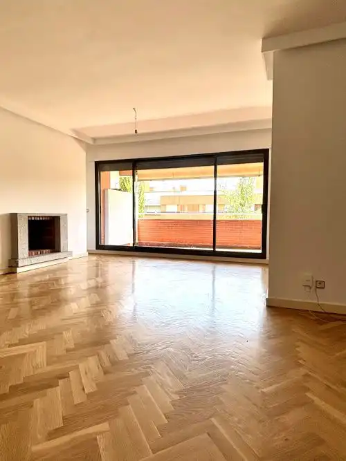 Wohnzimmer von Wohnung zur Miete in Madrid mit Heizung, Parkett und Terrasse