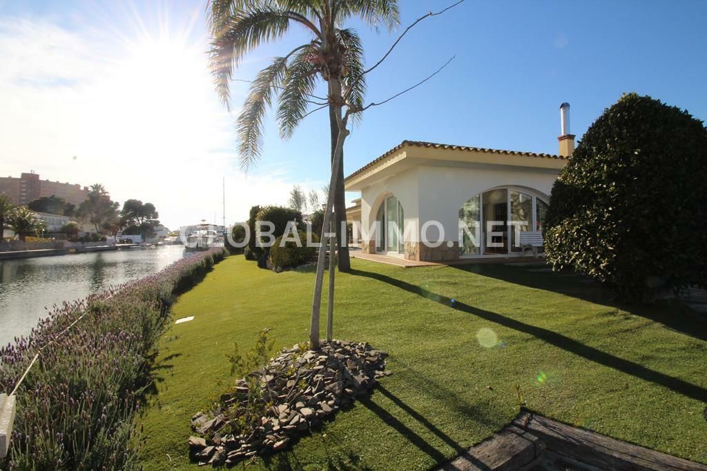 Exterior view of House or chalet for sale in Roses  with Air Conditioner, Heating and Private garden