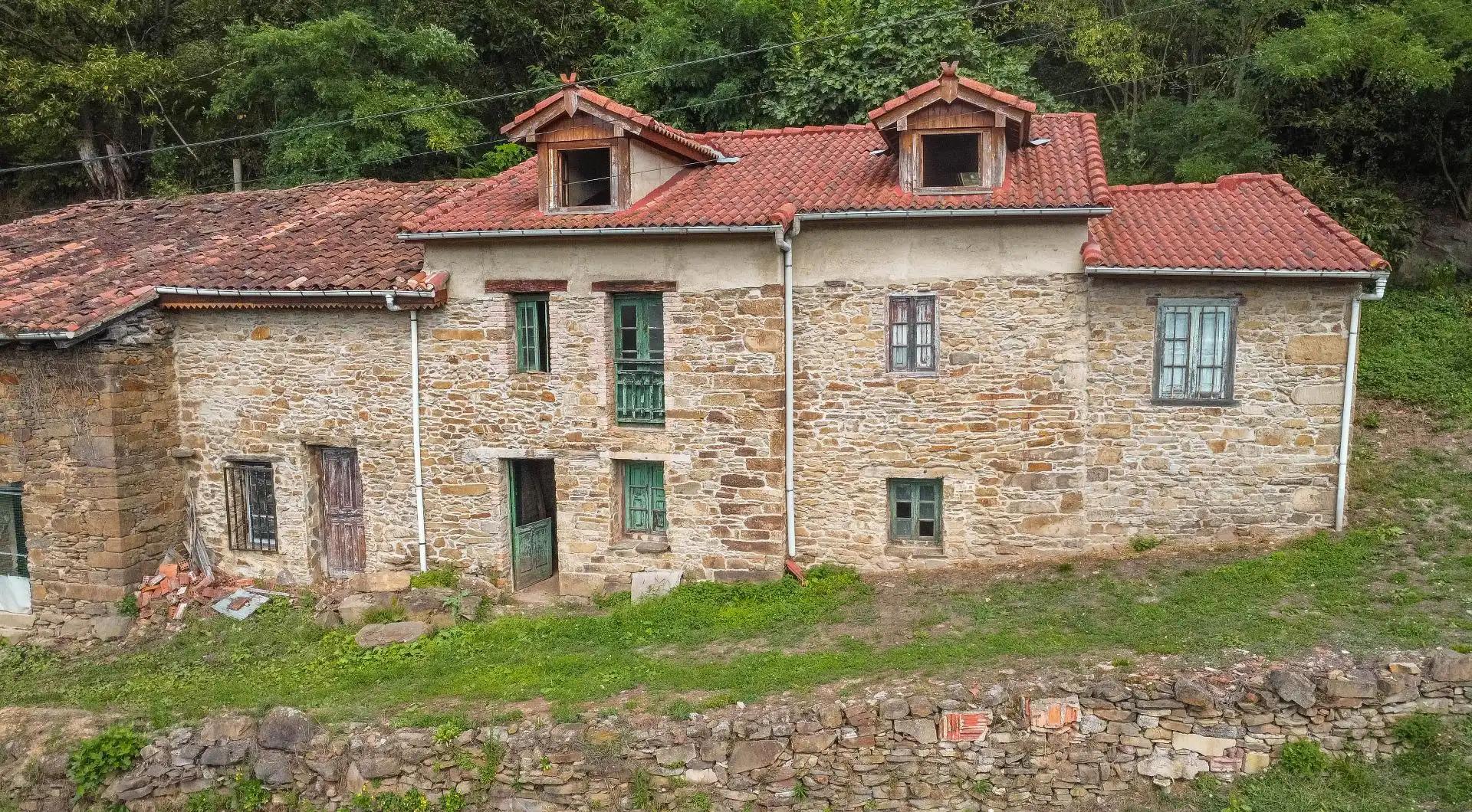 Casa pareada con terraza en venta en Lugar Estación Figaredo 12, imagen 2