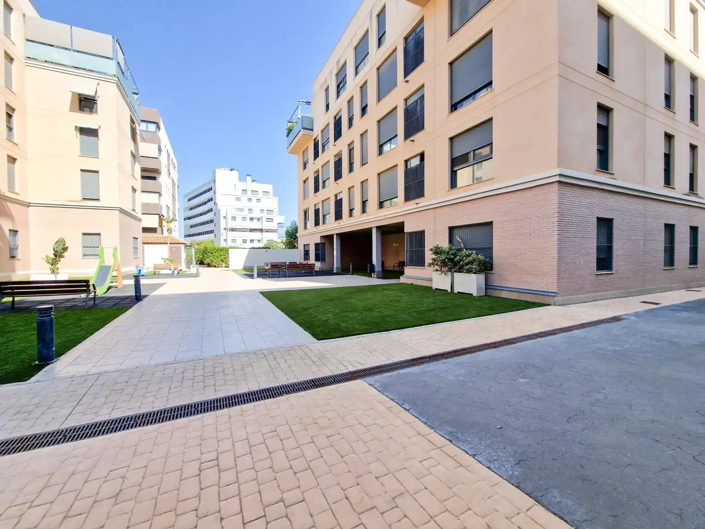 Vista exterior de Pis en venda en Elche / Elx amb Aire condicionat, Calefacció i Jardí privat