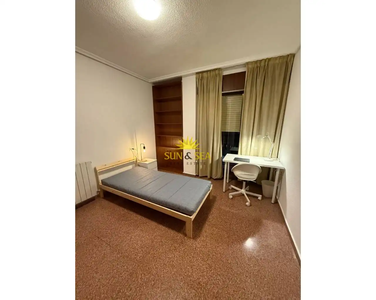 Dormitori de Apartament de lloguer en Murcia amb Calefacció, Terrassa i Moblat