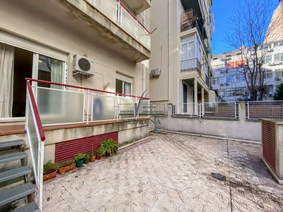 Flat for rent in Calle La Paz, Paseo Sagasta