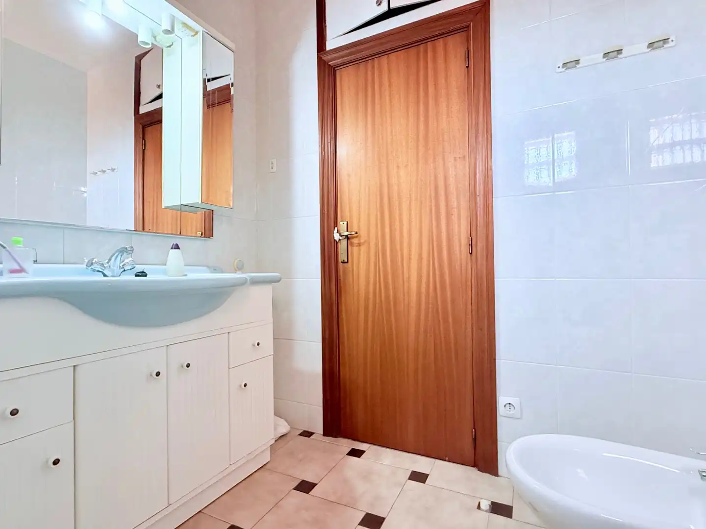 Baño de Piso en venta en Sant Feliu de Llobregat con Horno