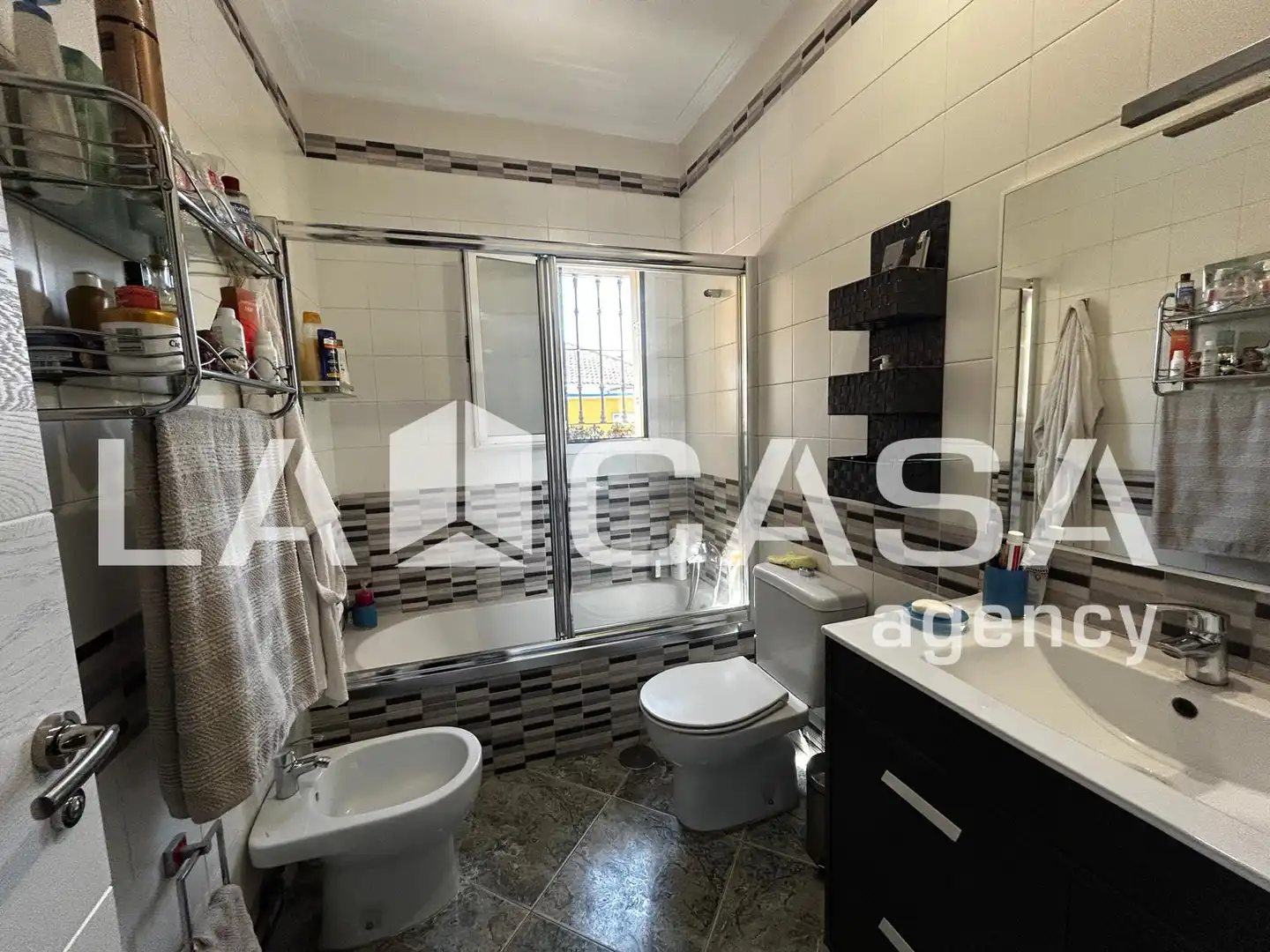 Houses for sale in Montequinto  with Air Conditioner, Storage room and Swimming Pool