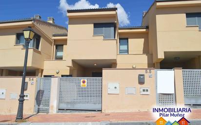 Vista exterior de Casa o xalet en venda en Ávila Capital amb Calefacció, Jardí privat i Piscina comunitària