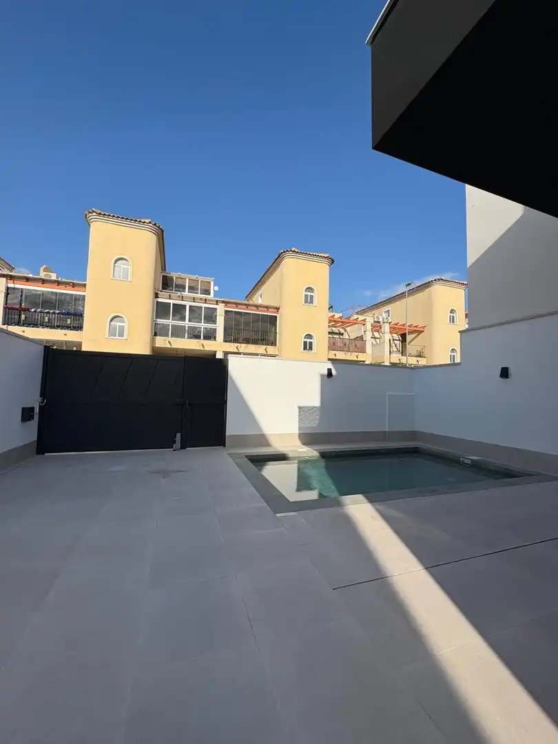 Piscina de Casa o xalet en venda en Almoradí amb Aire condicionat, Calefacció i Jardí privat