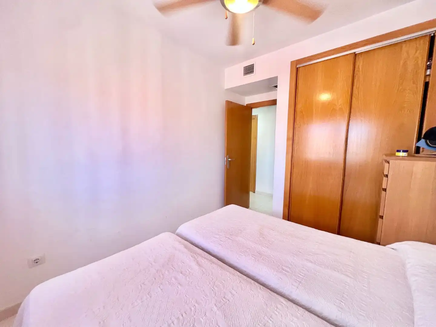 Schlafzimmer von Dachboden zur Miete in La Manga del Mar Menor mit Klimaanlage, Heizung und Terrasse