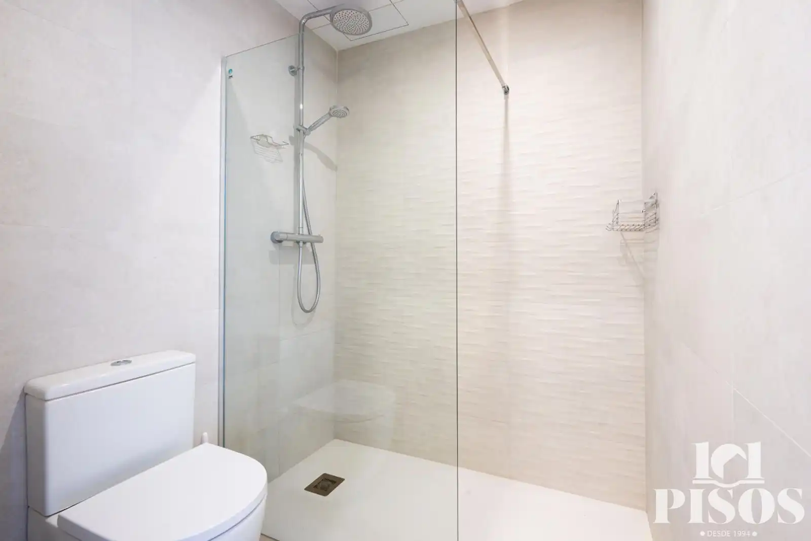 Bathroom of Attic for sale in Sant Cugat del Vallès  with Air Conditioner, Heating and Parquet flooring