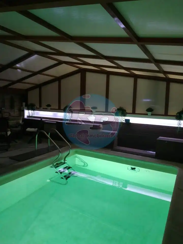 Piscina de Casa o chalet en venta en Sariegos con Calefacción, Jardín privado y Parquet