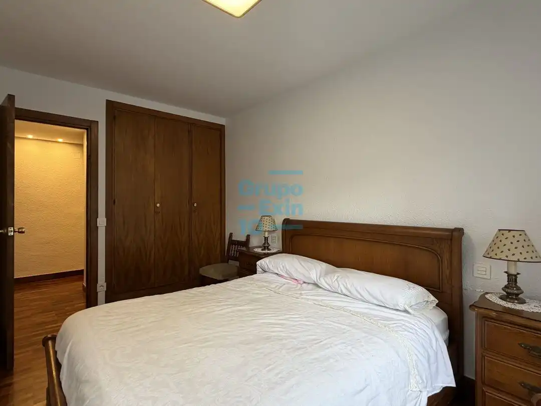 Schlafzimmer von Wohnung zur Miete in Antiguo