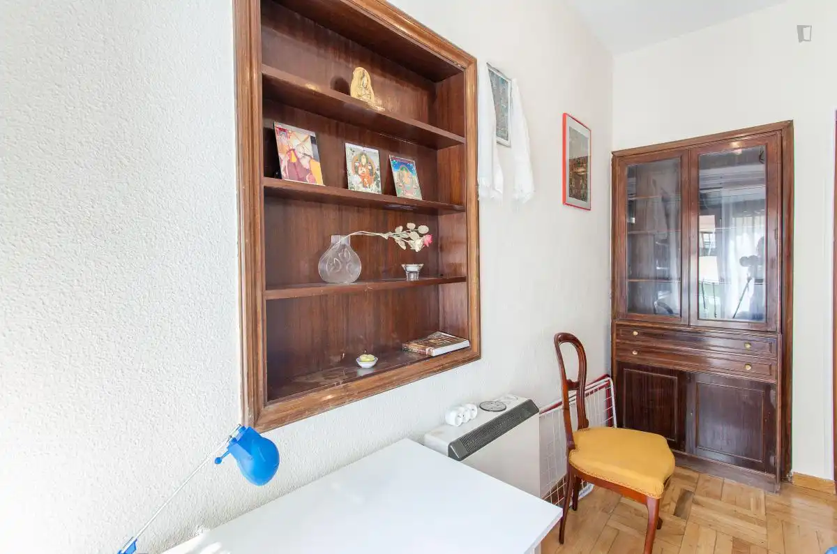 Habitación de Apartamento para compartir en Madrid con Calefacción, Amueblado y Internet