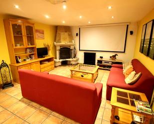 Living room of Single-family semi-detached for sale in  Madrid Capital  with Air Conditioner, Heating and Private garden