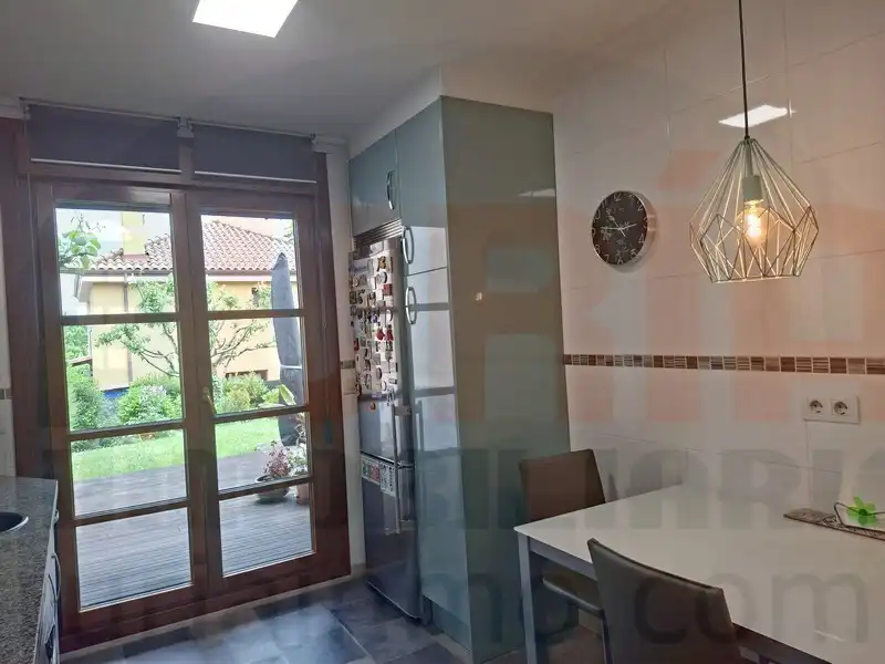 Cocina de Casa o chalet en venta en Sariego con Calefacción, Terraza y Trastero