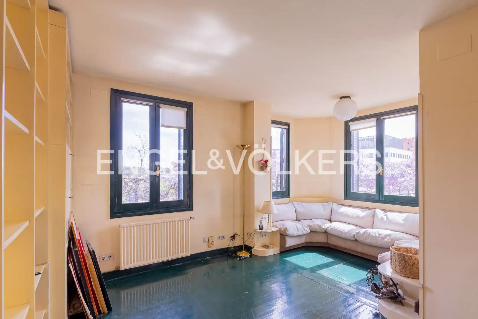 Living room of Houses for sale in Madrid  with Air Conditioner, Heating and Private garden