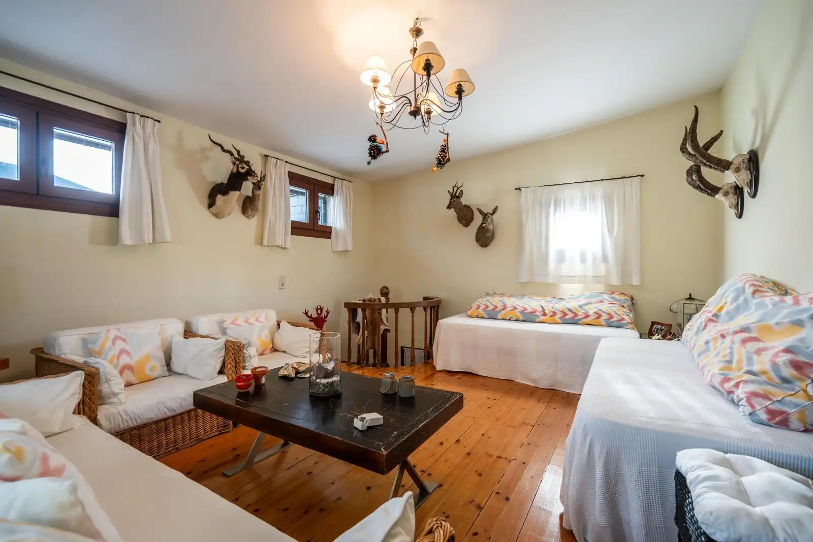 Sala de estar de Casa o chalet en venta en El Espinar con Calefacción, Jardín privado y Terraza