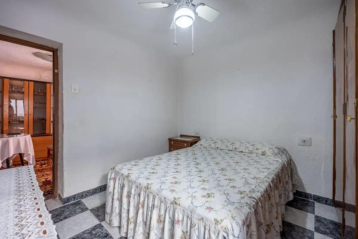 Habitación de Piso en venta en Granada con Balcón