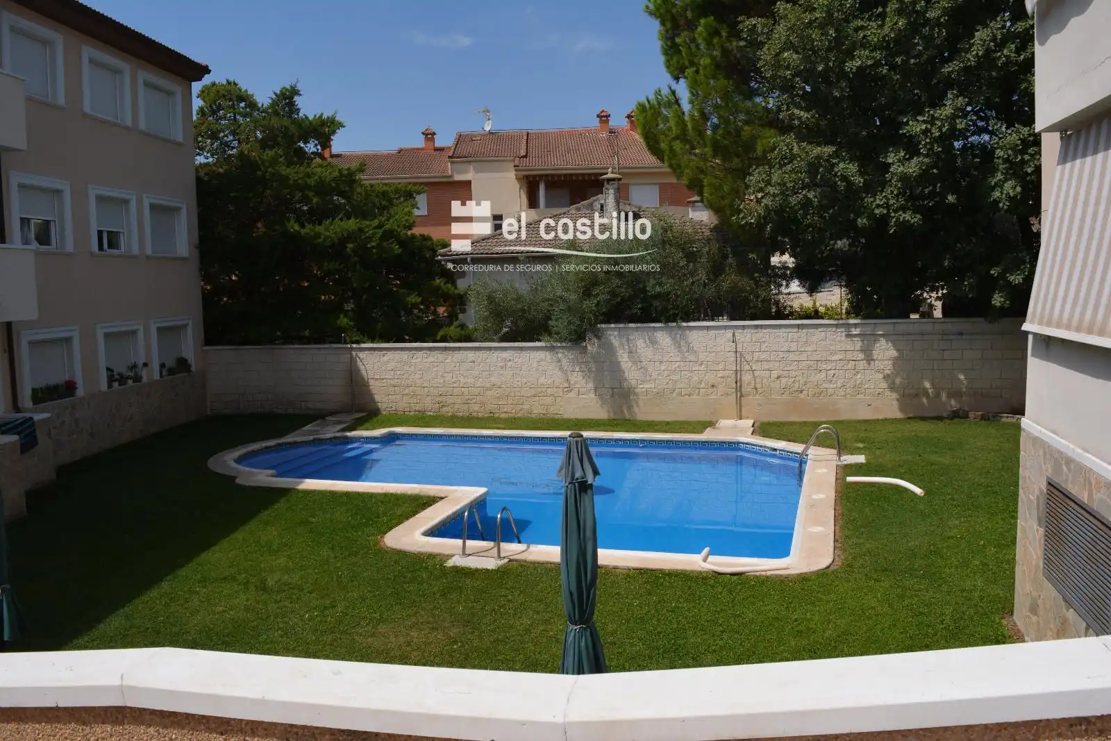Piso con piscina en venta en La Adrada