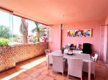 Apartamento con piscina en venta en Selwo