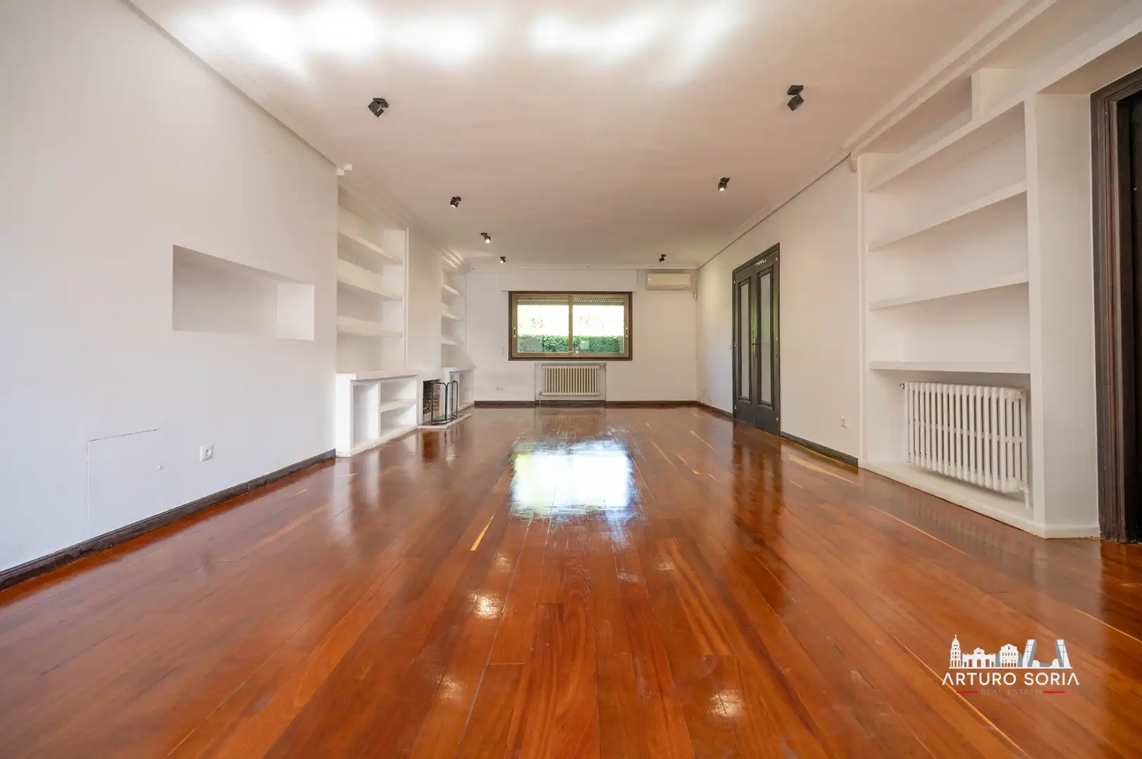 Sala d'estar de Casa adosada de lloguer en Madrid amb Aire condicionat, Calefacció i Jardí privat