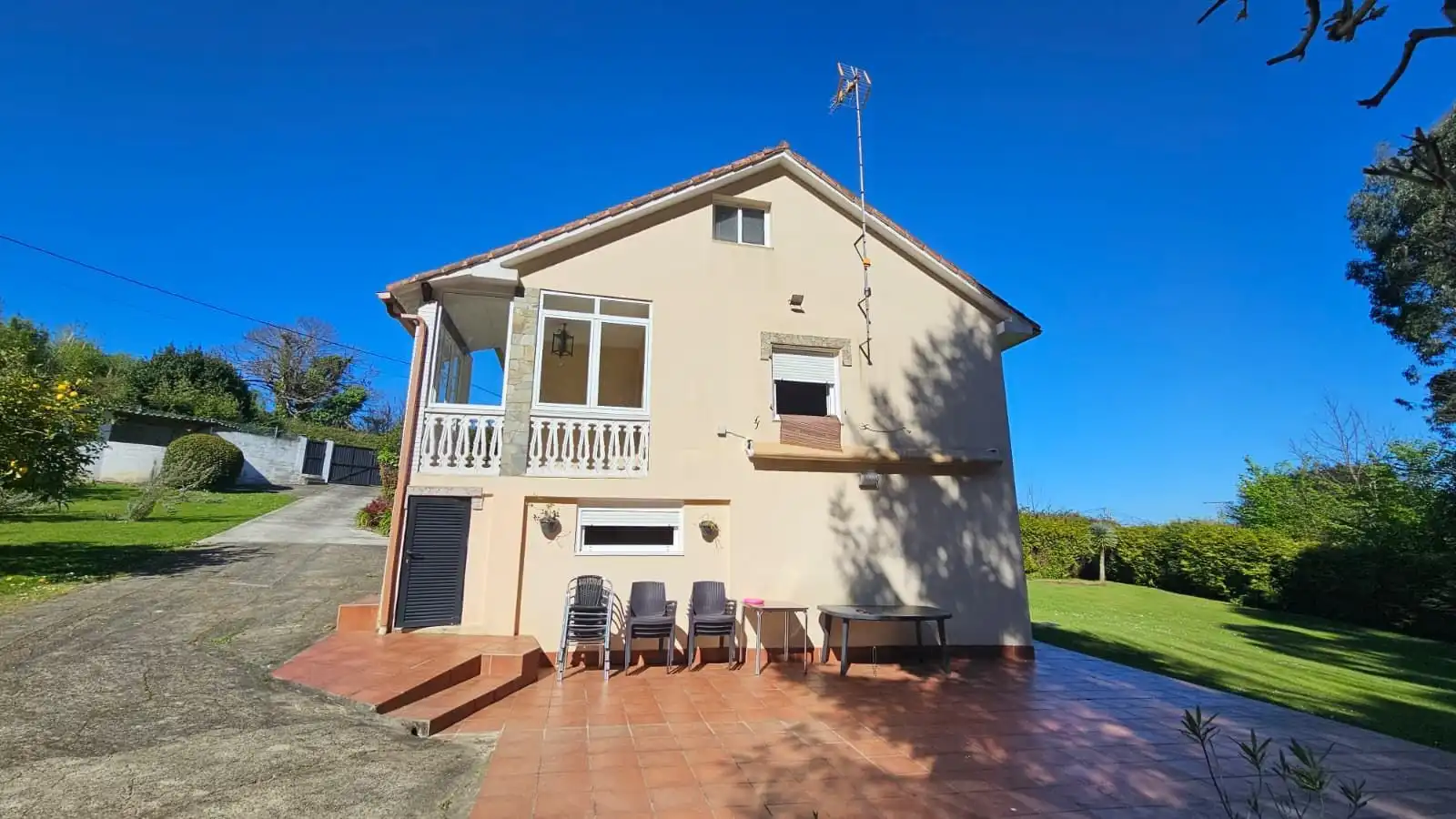 Vista exterior de Casa o xalet de lloguer en Oleiros amb Calefacció