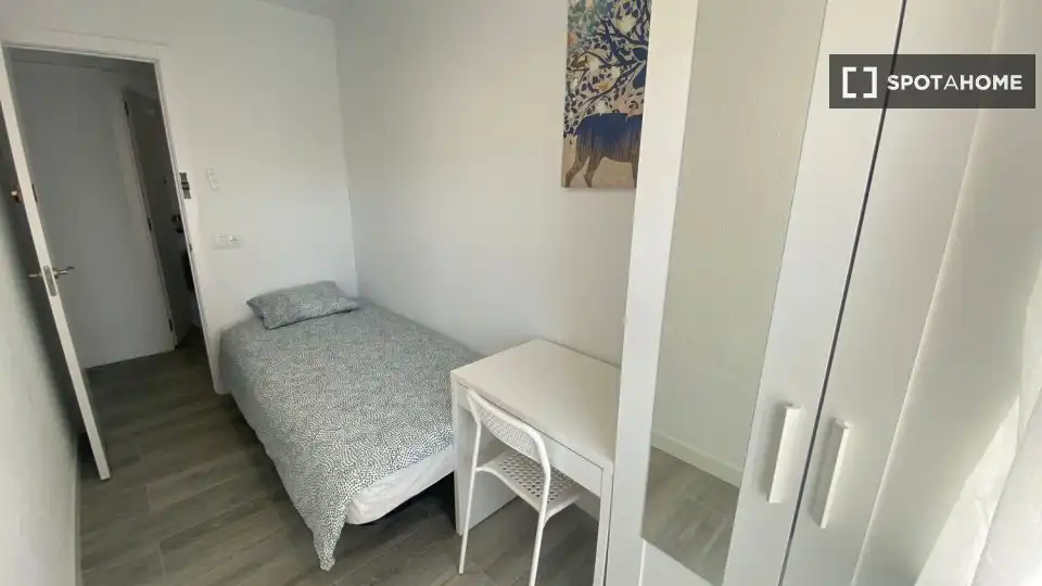 Bedroom of Flat for rent in Madrid  with Air Conditioner, Heating and Furnished