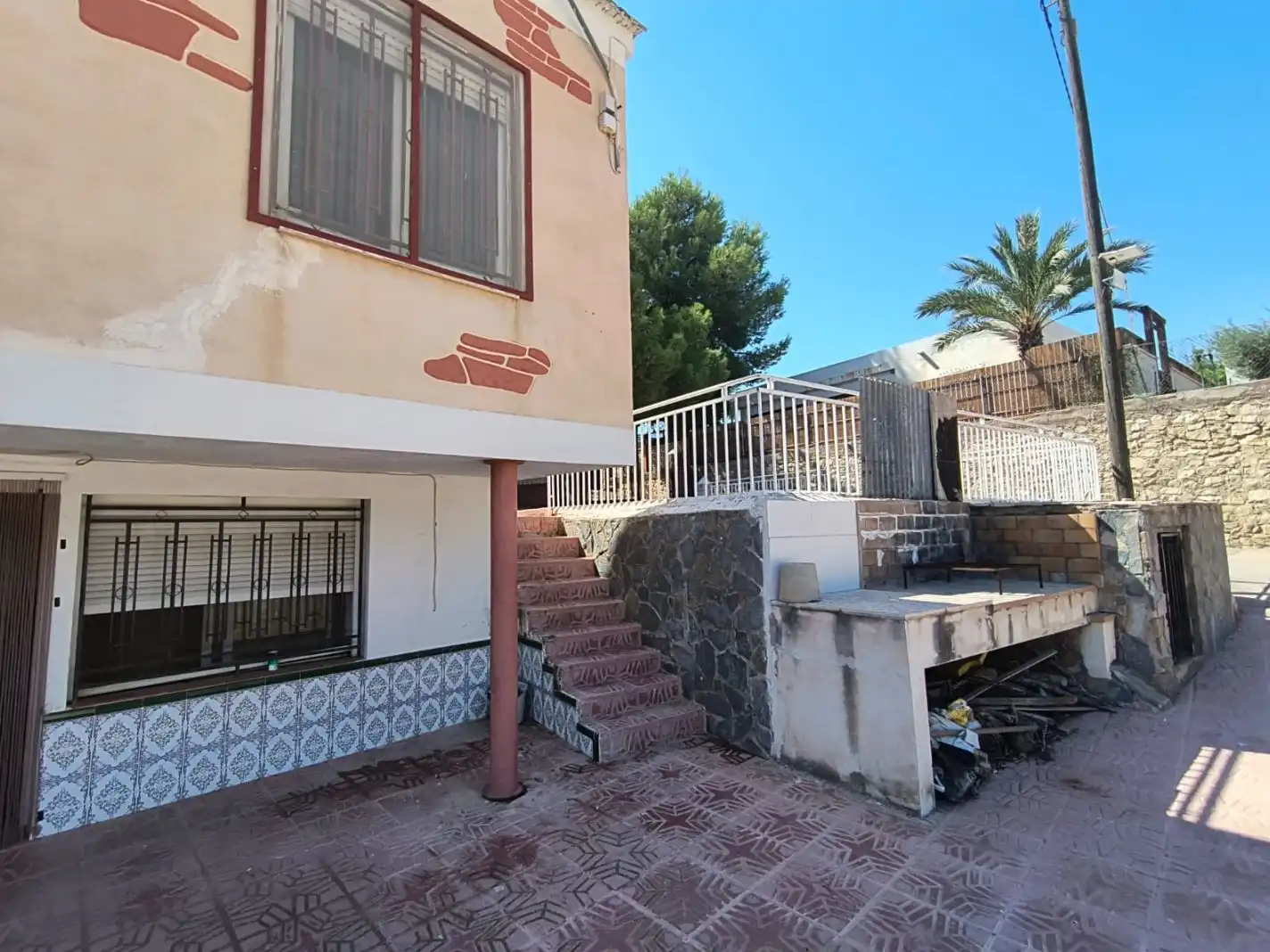 Vista exterior de Casa o xalet en venda en Crevillent amb Aire condicionat, Terrassa i Piscina