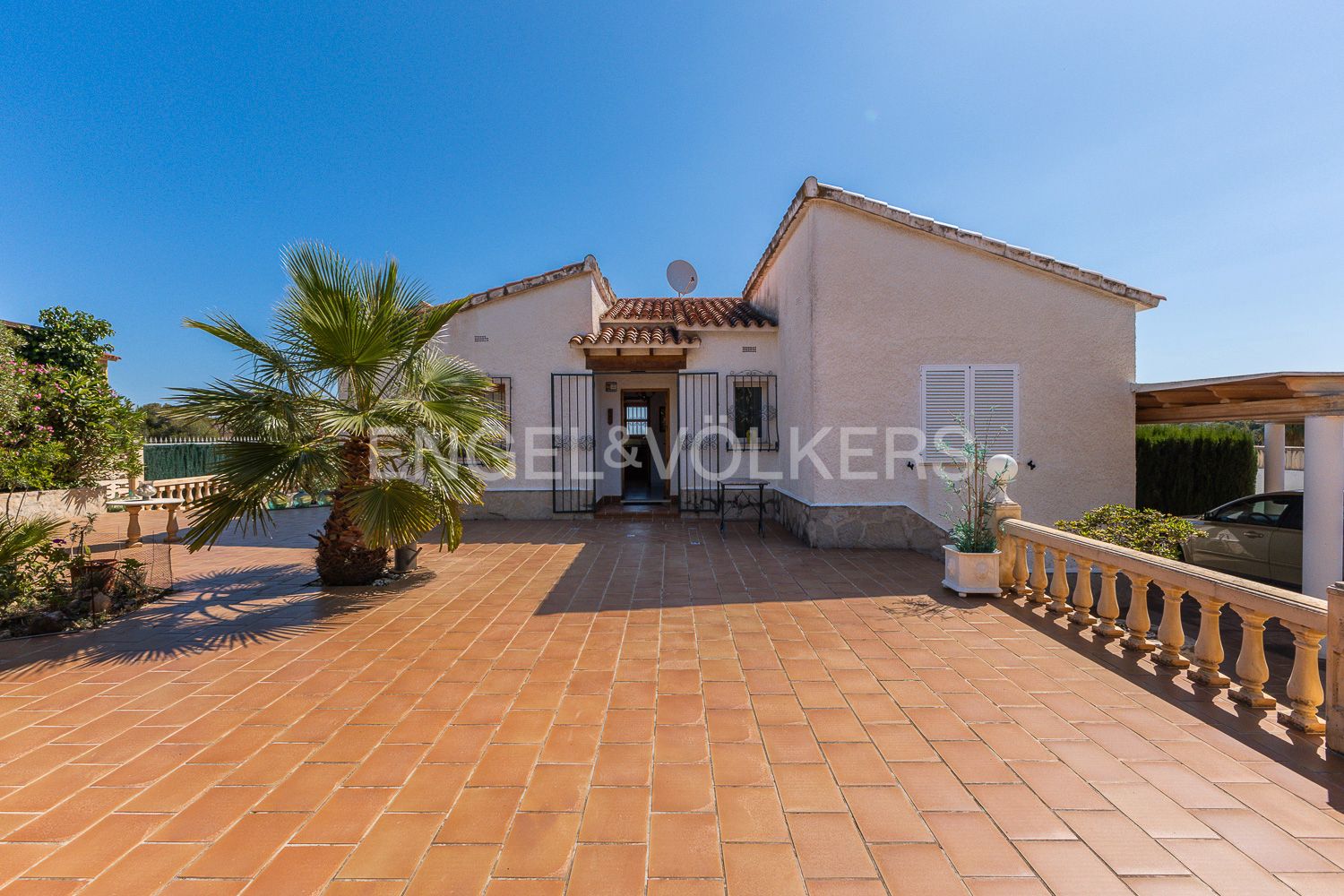 Vista exterior de Casa o xalet en venda en Dénia amb Aire condicionat, Calefacció i Jardí privat