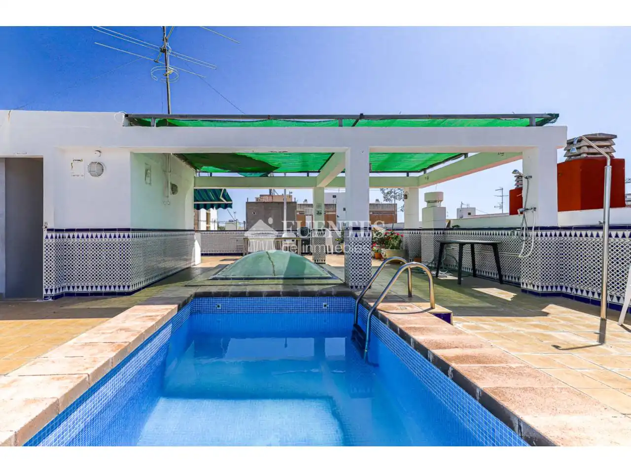 Piscina de Apartament en venda en Alicante / Alacant amb Aire condicionat, Calefacció i Parquet