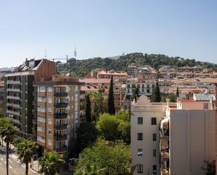 Vista exterior de Àtic en venda en  Barcelona Capital amb Calefacció, Terrassa i Balcó