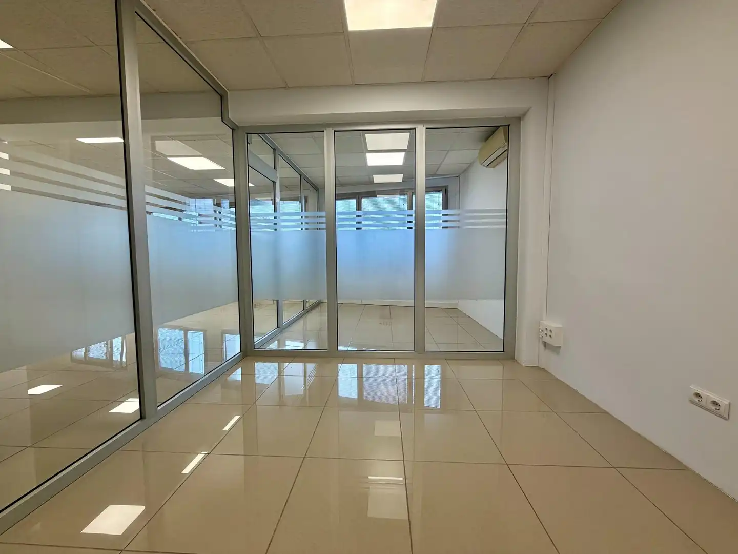 Oficina de alquiler en Igollo