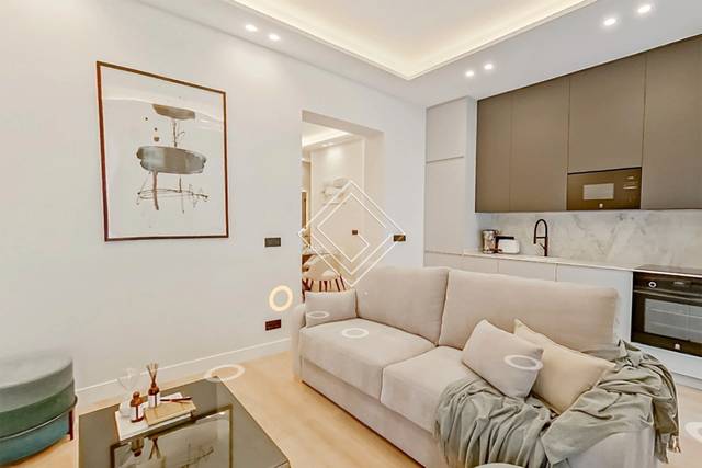 Piso en Venta en Universidad - Malasaña