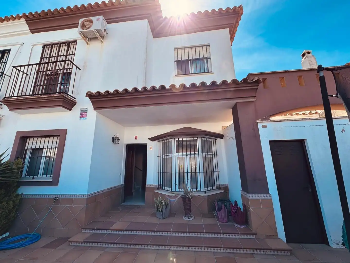 Exterior view of Detached homes for sale in Sanlúcar de Barrameda  with Air Conditioner and Storage room