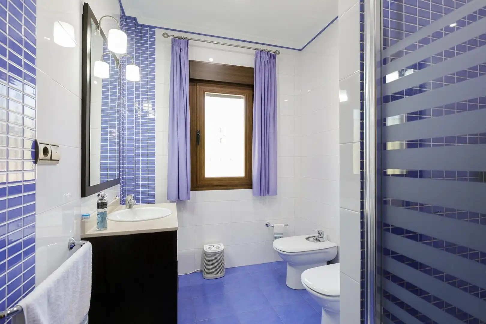 Baño de Finca rústica en venta en Montefrío con Calefacción, Jardín privado y Terraza
