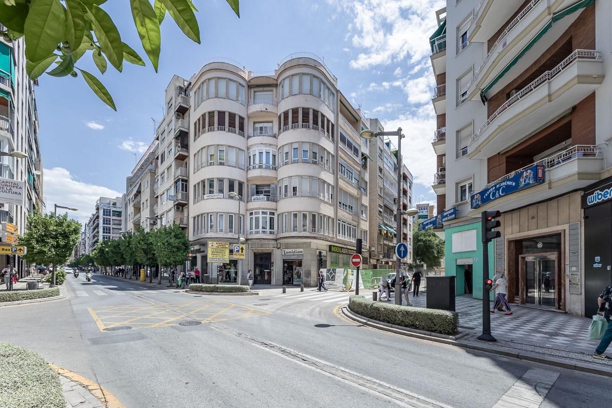 Vista exterior de Apartament en venda en  Granada Capital amb Terrassa i Balcó