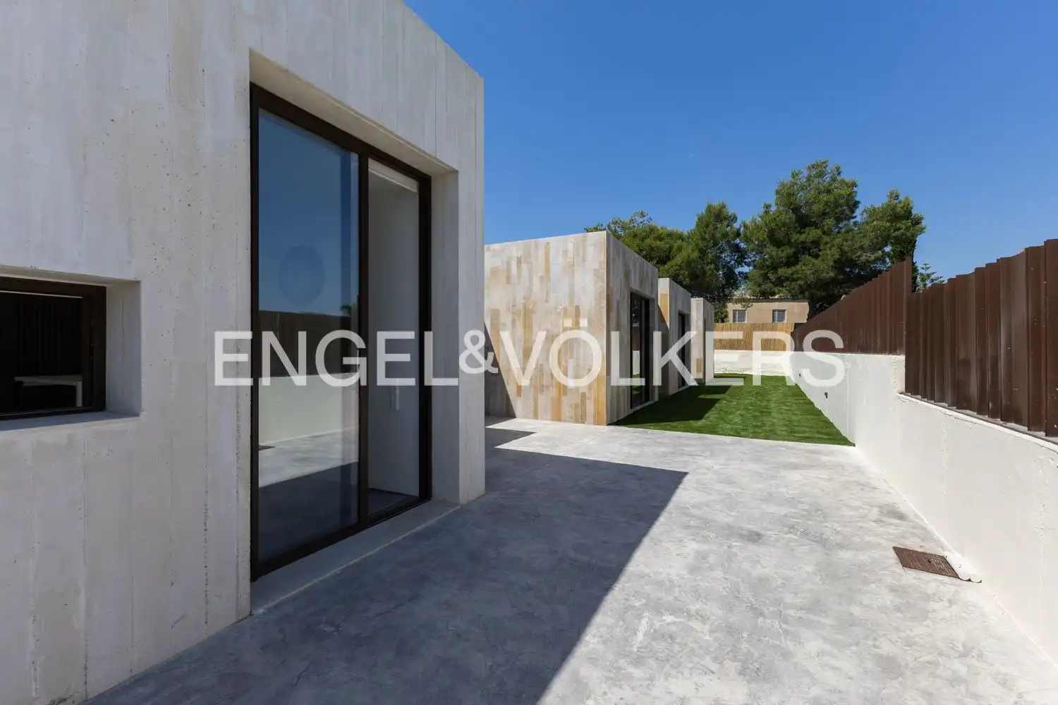 Vista exterior de Casa o xalet en venda en Godella amb Aire condicionat, Calefacció i Jardí privat