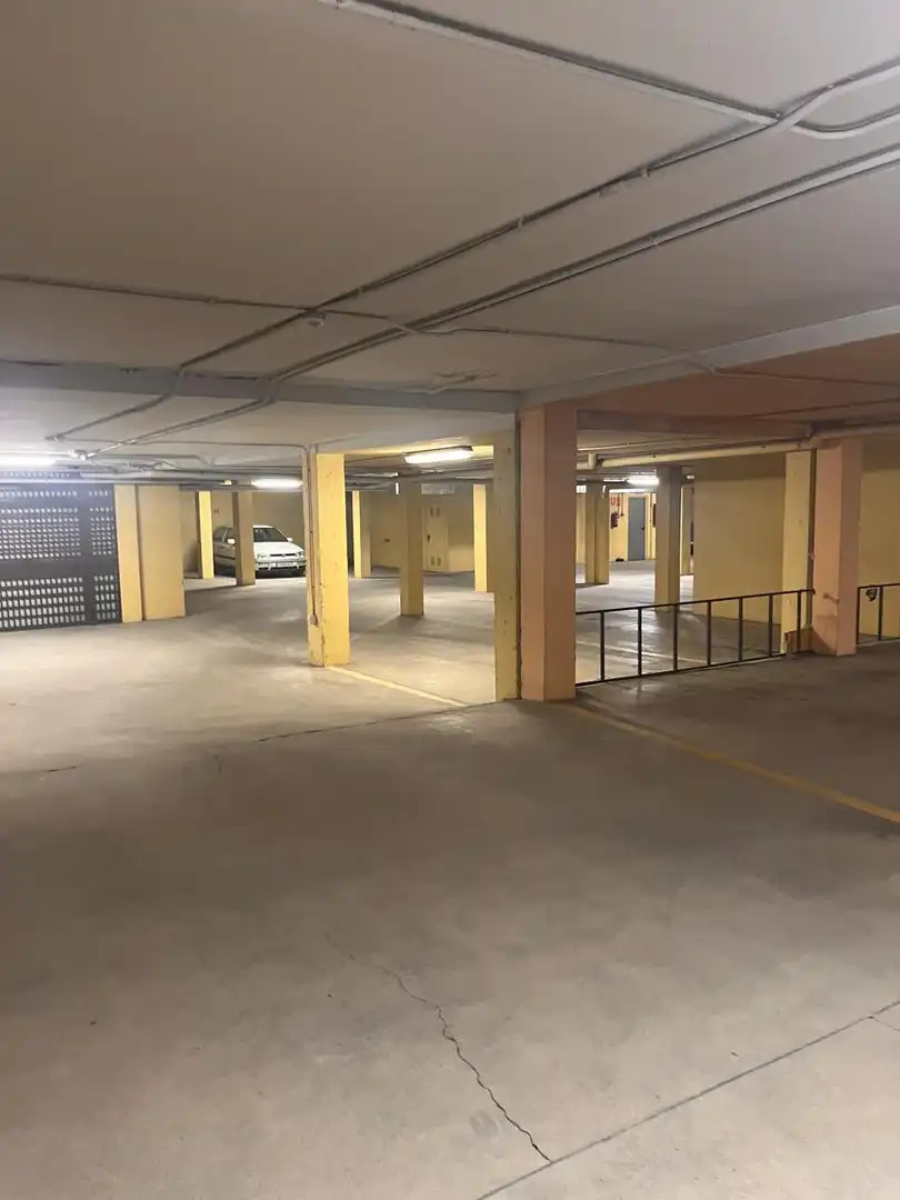 Parking de Piso en venta en Plasencia con Aire acondicionado, Terraza y Amueblado
