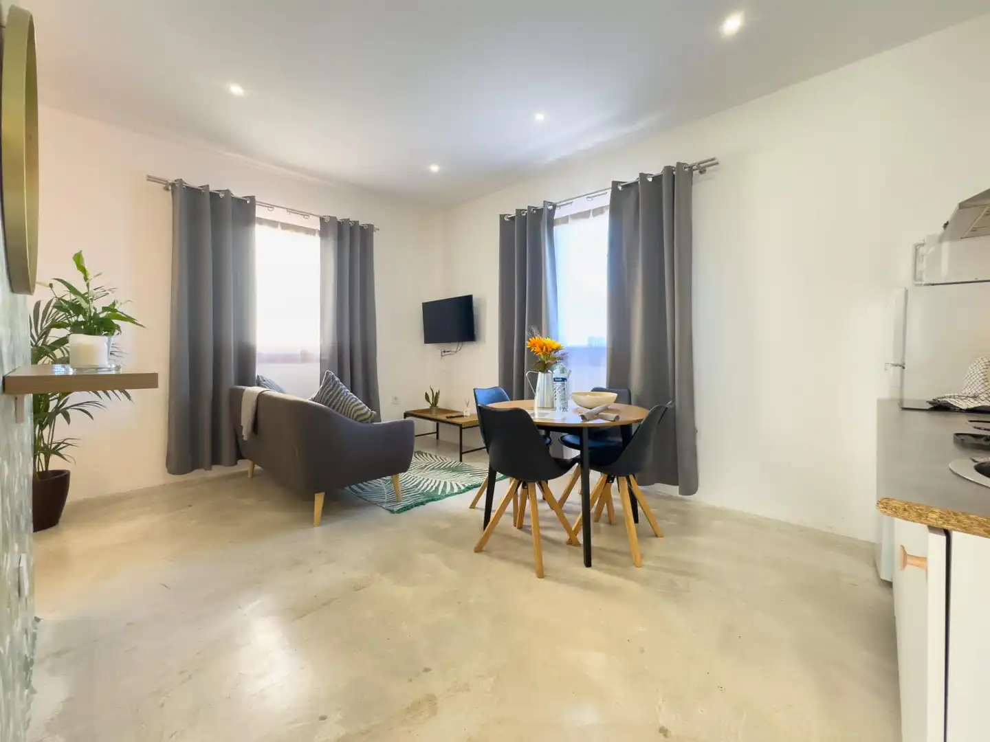 Sala d'estar de Casa o xalet en venda en Los Silos amb Aire condicionat, Terrassa i Moblat