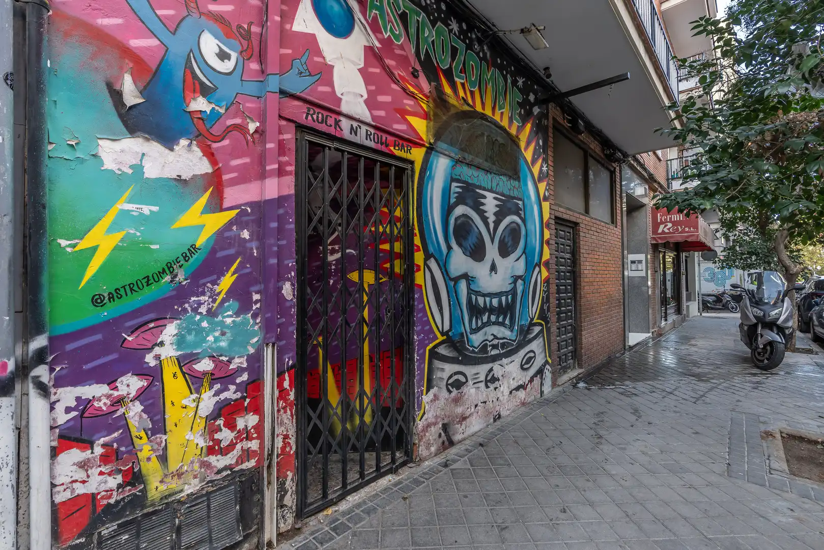 Vista exterior de Local en venta en Madrid