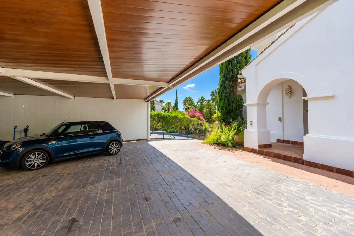 Exterior view of Commercial properties for sale in Istán, Málaga