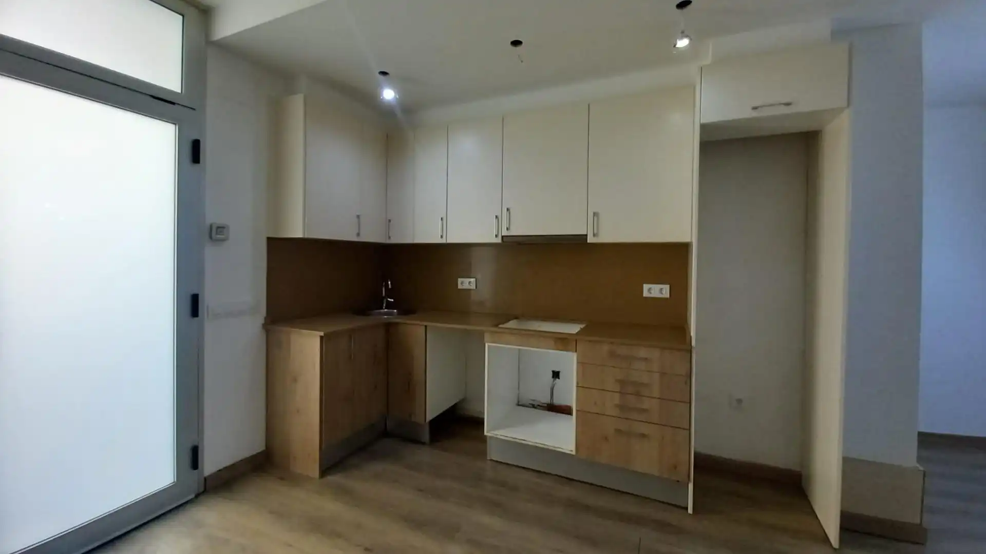 Kitchen of Ground floor for sale in Vilanova i la Geltrú  with Air Conditioner and Alarm