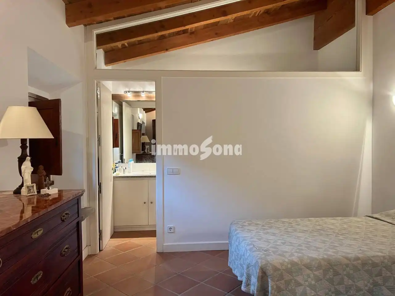 Dormitori de Finca rústica en venda en La Vall d'en Bas amb Calefacció, Jardí privat i Alarma