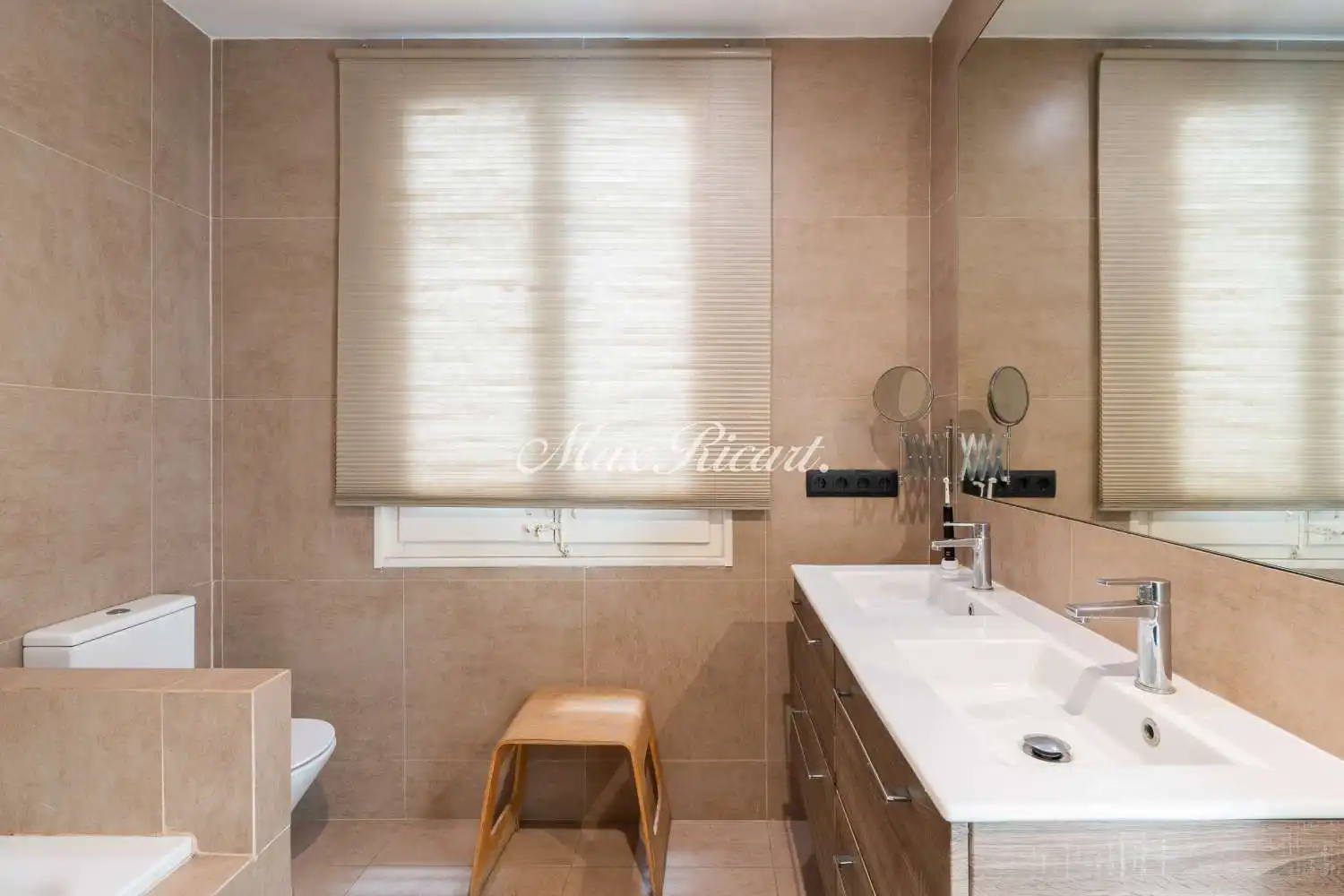 Bathroom of Flat for sale in Barcelona  with Heating, Terrace and Balcony