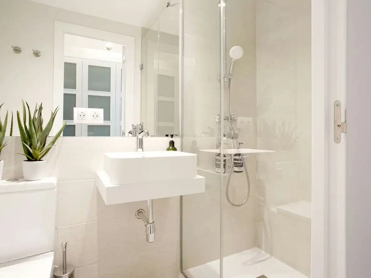 Bathroom of Study for rent in Madrid  with Air Conditioner, Heating and Parquet flooring