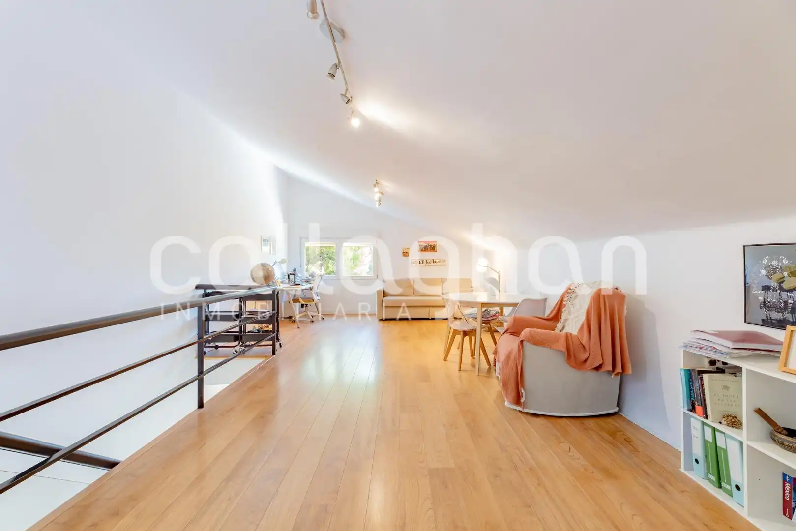 Sala de estar de Casa adosada en venta en Godella con Aire acondicionado, Calefacción y Jardín privado