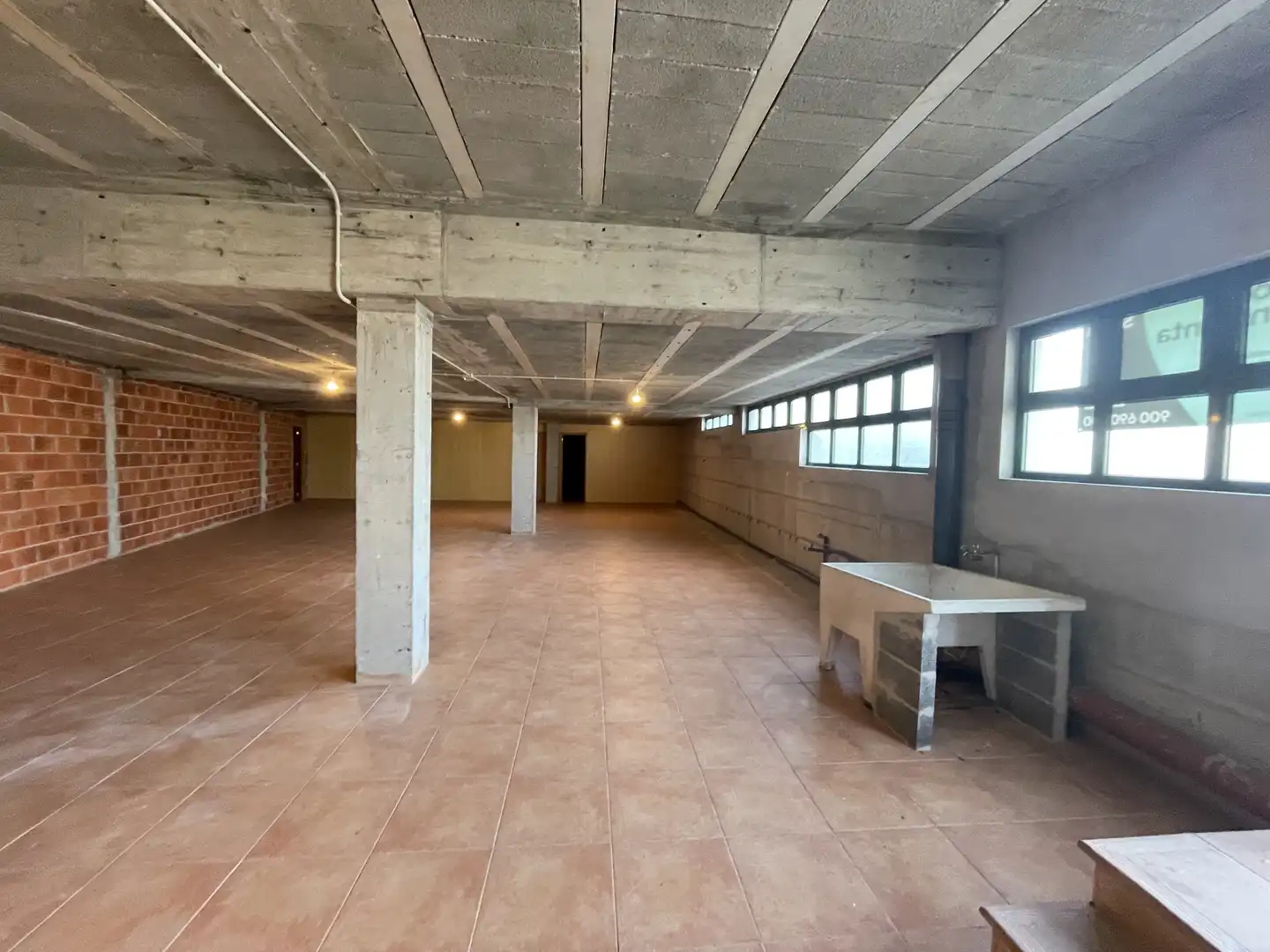 Commercial properties for sale in Moeche
