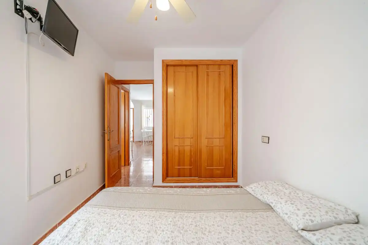 Schlafzimmer von Erdgeschoss zum Verkauf in Santa Pola mit Heizung, Privatgarten und Terrasse