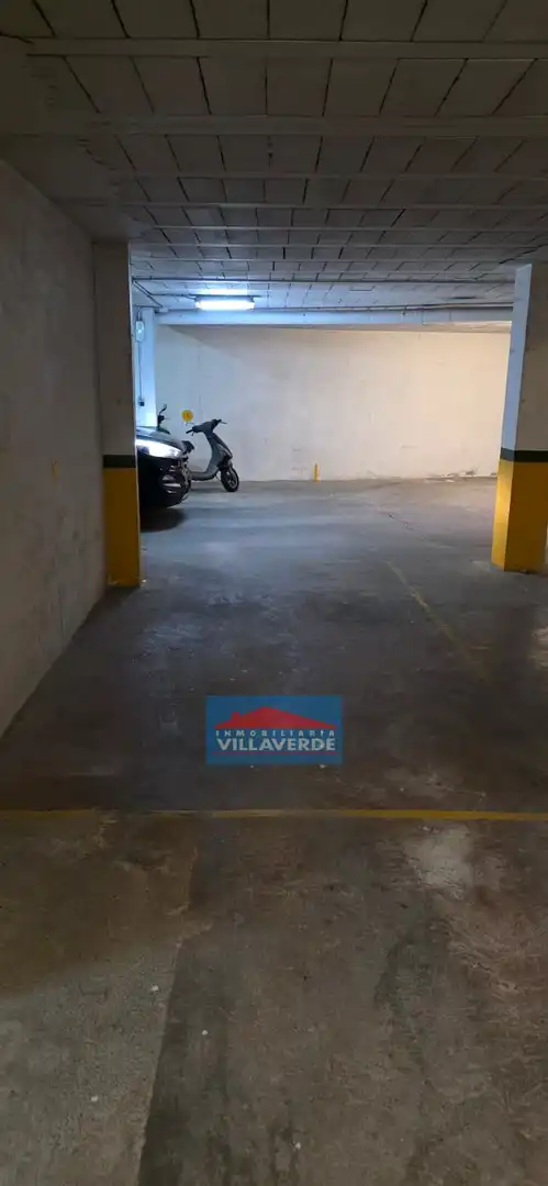 Aparcament de Pis en venda en Cangas  amb Calefacció